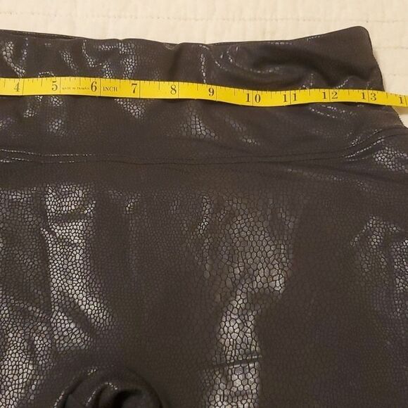 21 Saints black faux lizard skin legging pants size Small - Picture 6 of 9